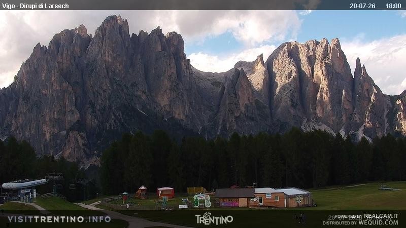 Archiv Foto Webcam Val di Fassa - Dirupi di Larséc