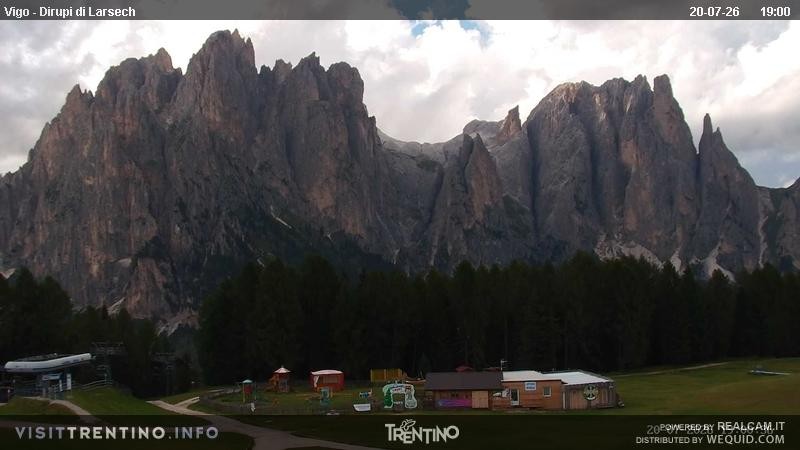 Archiv Foto Webcam Val di Fassa - Dirupi di Larséc