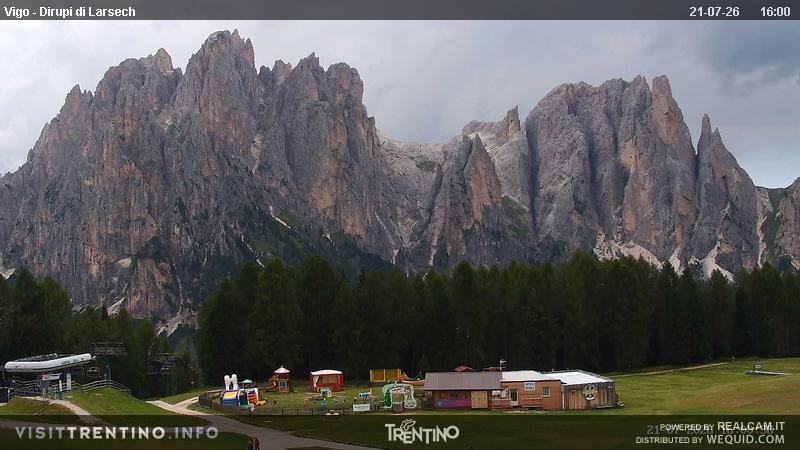 Archiv Foto Webcam Val di Fassa - Dirupi di Larséc
