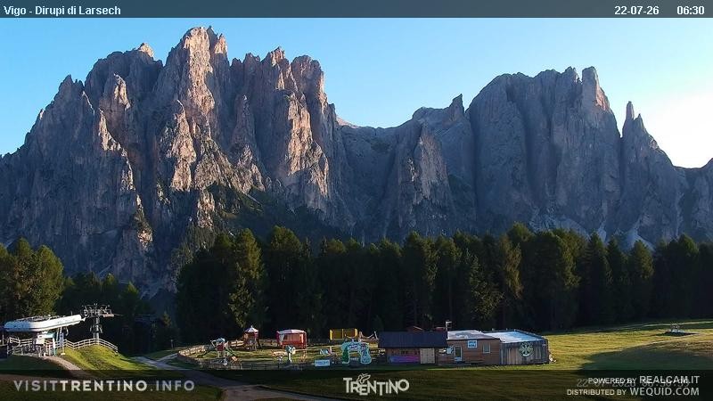 Archiv Foto Webcam Val di Fassa - Dirupi di Larséc