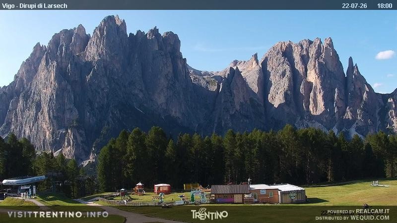 Archiv Foto Webcam Val di Fassa - Dirupi di Larséc