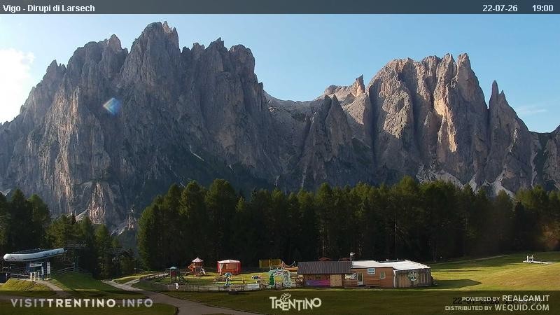 Archiv Foto Webcam Val di Fassa - Dirupi di Larséc