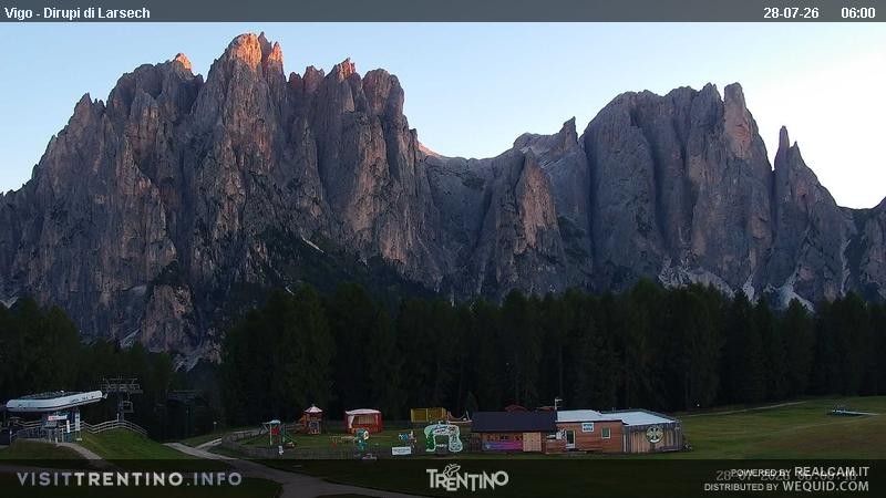 Archiv Foto Webcam Val di Fassa - Dirupi di Larséc