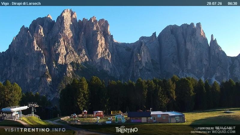 Archiv Foto Webcam Val di Fassa - Dirupi di Larséc
