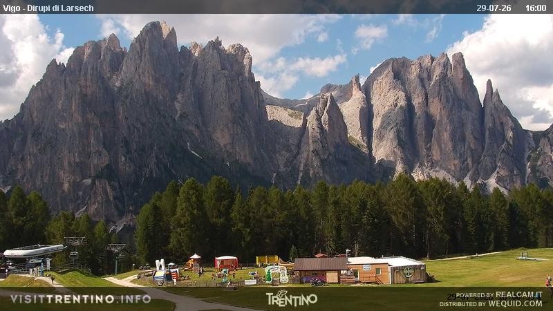Archiv Foto Webcam Val di Fassa - Dirupi di Larséc
