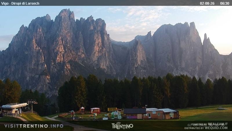 Archiv Foto Webcam Val di Fassa - Dirupi di Larséc