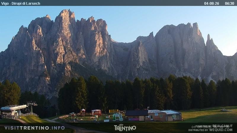 Archiv Foto Webcam Val di Fassa - Dirupi di Larséc