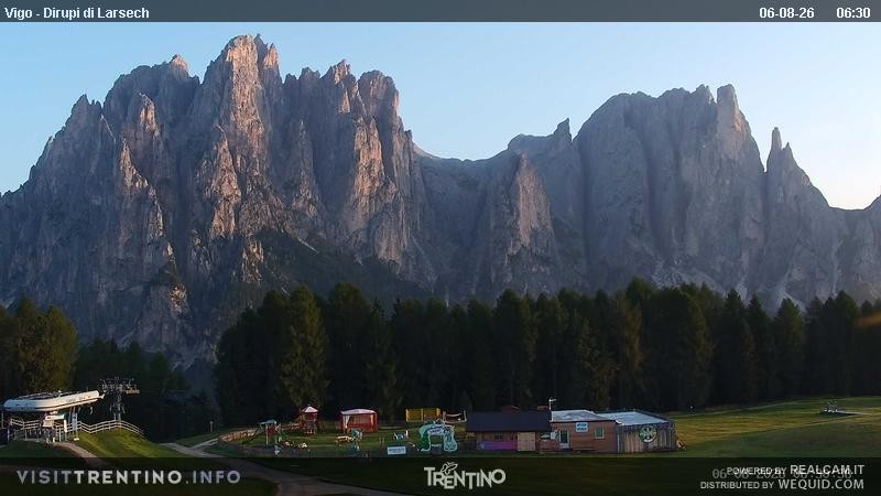 Archiv Foto Webcam Val di Fassa - Dirupi di Larséc
