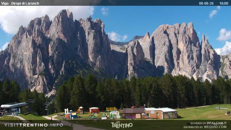 Archiv Foto Webcam Val di Fassa - Dirupi di Larséc