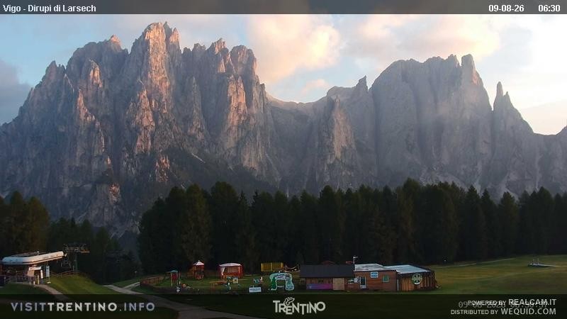 Archiv Foto Webcam Val di Fassa - Dirupi di Larséc