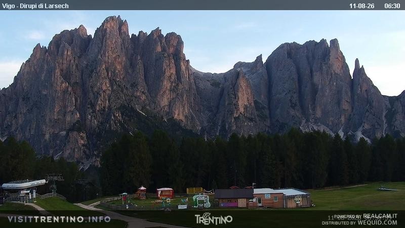 Archiv Foto Webcam Val di Fassa - Dirupi di Larséc