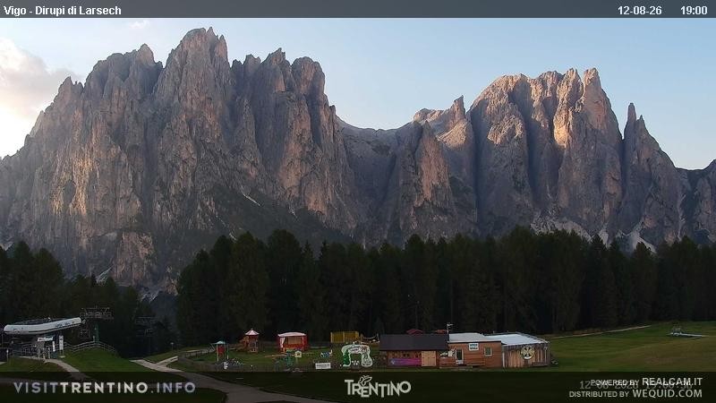 Archiv Foto Webcam Val di Fassa - Dirupi di Larséc