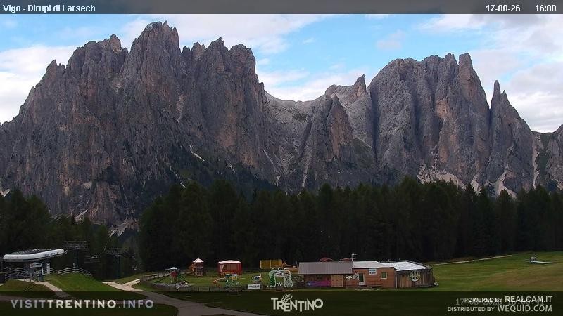 Archiv Foto Webcam Val di Fassa - Dirupi di Larséc