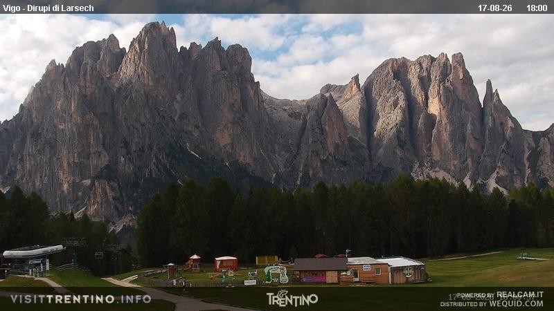 Archiv Foto Webcam Val di Fassa - Dirupi di Larséc