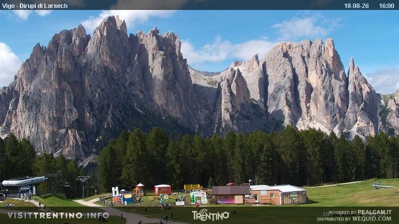 Archiv Foto Webcam Val di Fassa - Dirupi di Larséc