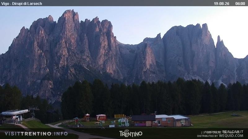 Archiv Foto Webcam Val di Fassa - Dirupi di Larséc