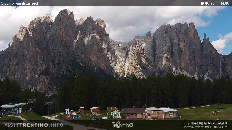 Archiv Foto Webcam Val di Fassa - Dirupi di Larséc