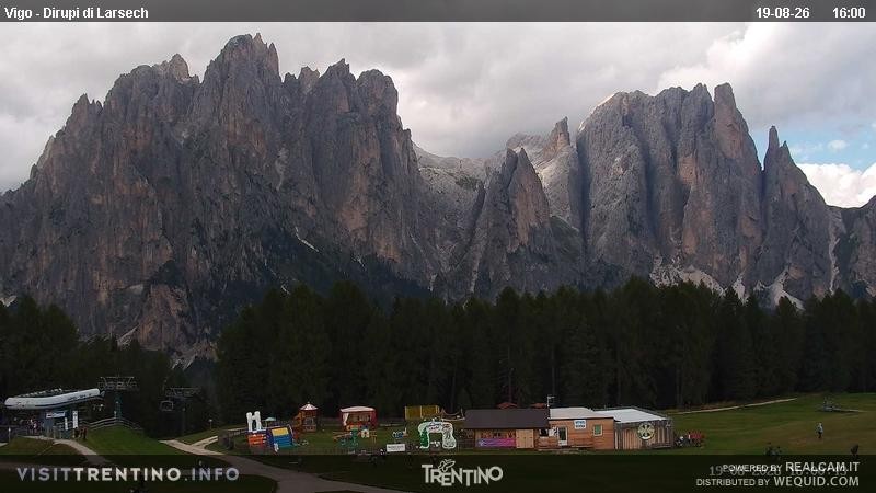 Archiv Foto Webcam Val di Fassa - Dirupi di Larséc