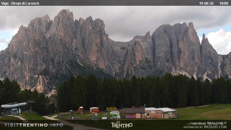 Archiv Foto Webcam Val di Fassa - Dirupi di Larséc