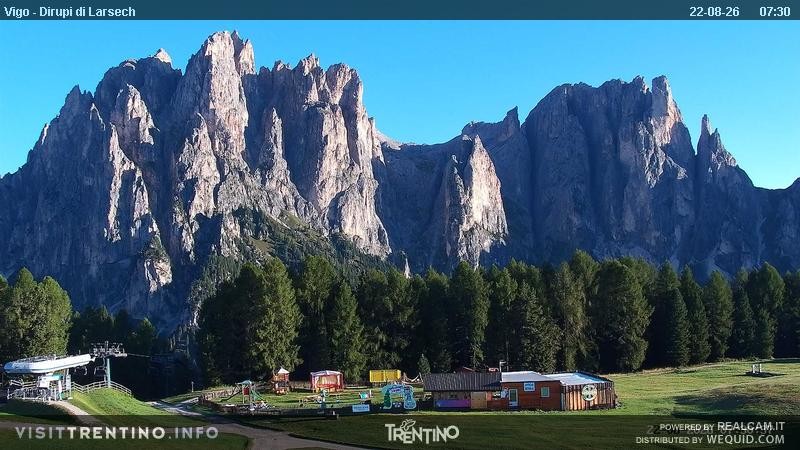 Archiv Foto Webcam Val di Fassa - Dirupi di Larséc