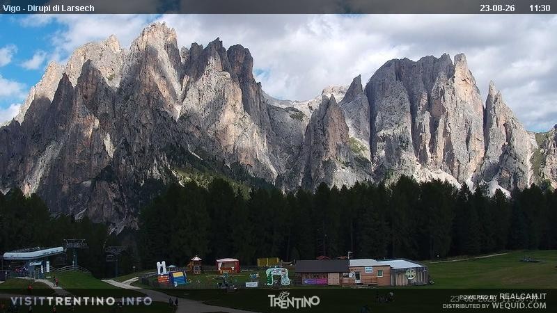 Archiv Foto Webcam Val di Fassa - Dirupi di Larséc