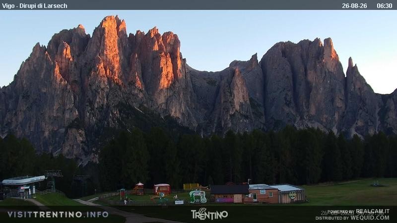 Archiv Foto Webcam Val di Fassa - Dirupi di Larséc