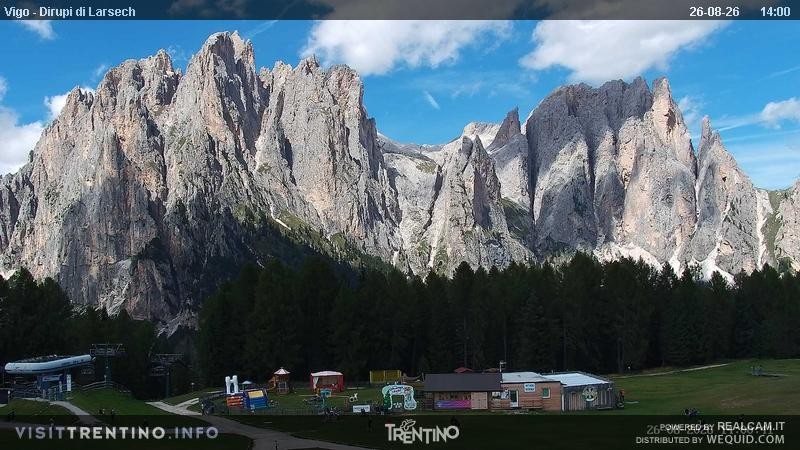 Archiv Foto Webcam Val di Fassa - Dirupi di Larséc