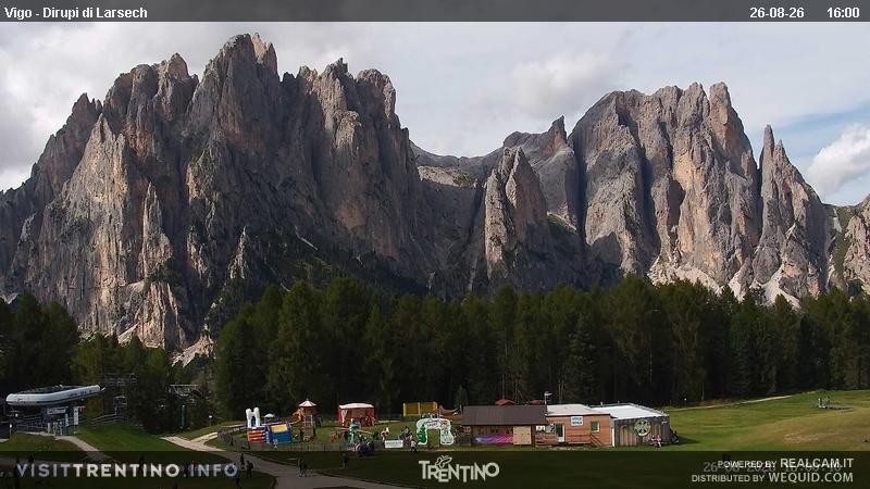 Archiv Foto Webcam Val di Fassa - Dirupi di Larséc