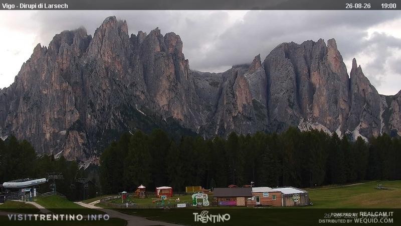 Archiv Foto Webcam Val di Fassa - Dirupi di Larséc