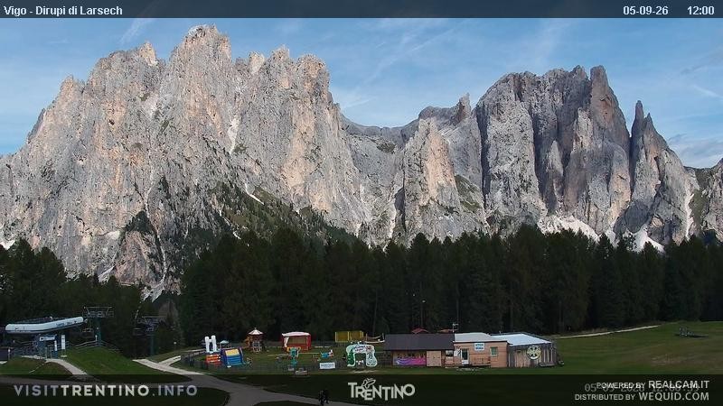 Archiv Foto Webcam Val di Fassa - Dirupi di Larséc