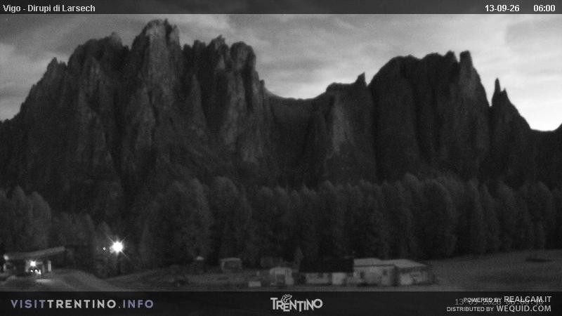 Archiv Foto Webcam Val di Fassa - Dirupi di Larséc