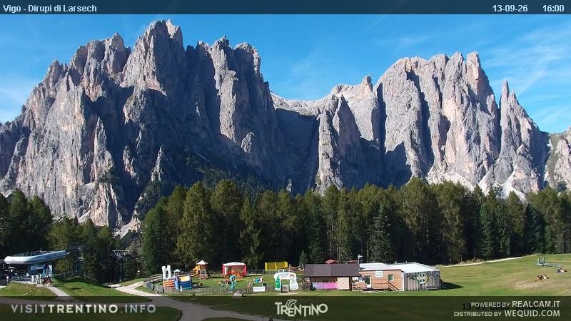 Archiv Foto Webcam Val di Fassa - Dirupi di Larséc
