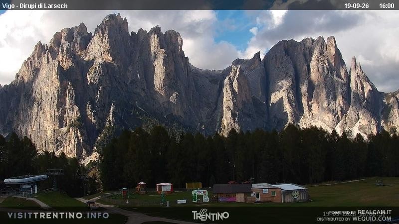 Archiv Foto Webcam Val di Fassa - Dirupi di Larséc