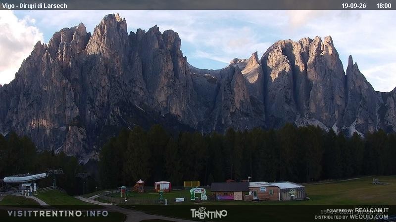 Archiv Foto Webcam Val di Fassa - Dirupi di Larséc