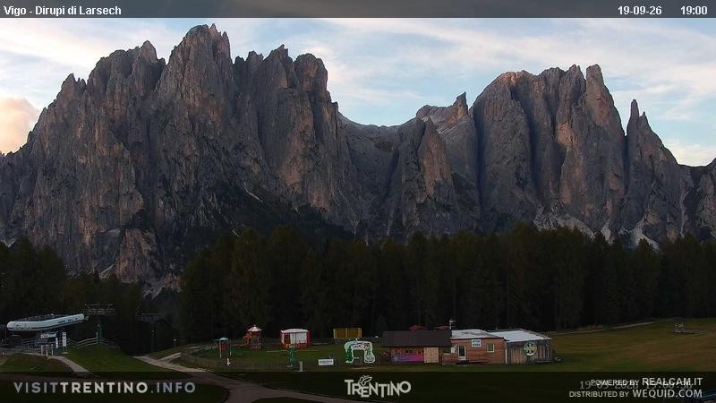Archiv Foto Webcam Val di Fassa - Dirupi di Larséc
