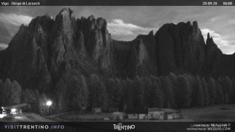 Archiv Foto Webcam Val di Fassa - Dirupi di Larséc