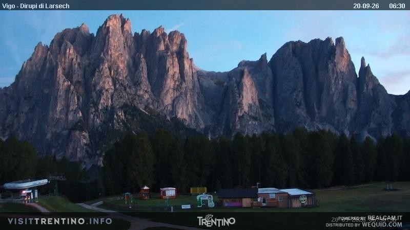 Archiv Foto Webcam Val di Fassa - Dirupi di Larséc
