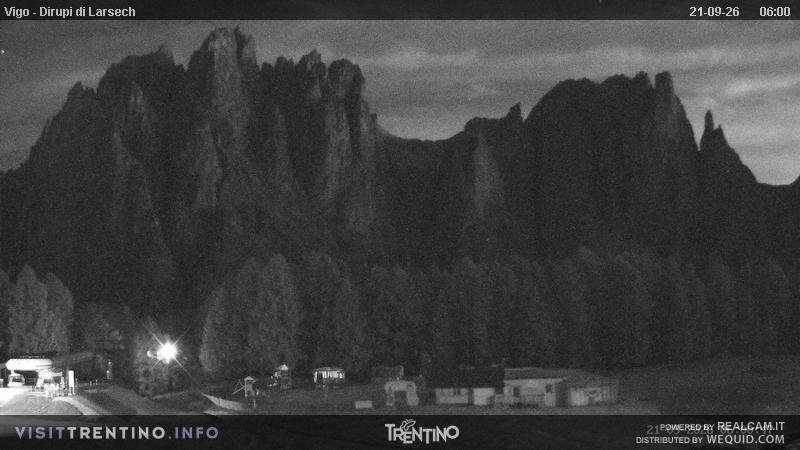 Archiv Foto Webcam Val di Fassa - Dirupi di Larséc