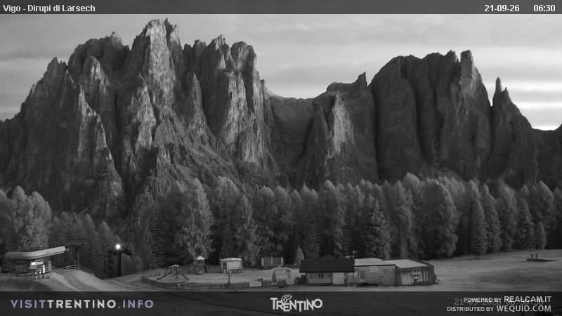 Archiv Foto Webcam Val di Fassa - Dirupi di Larséc