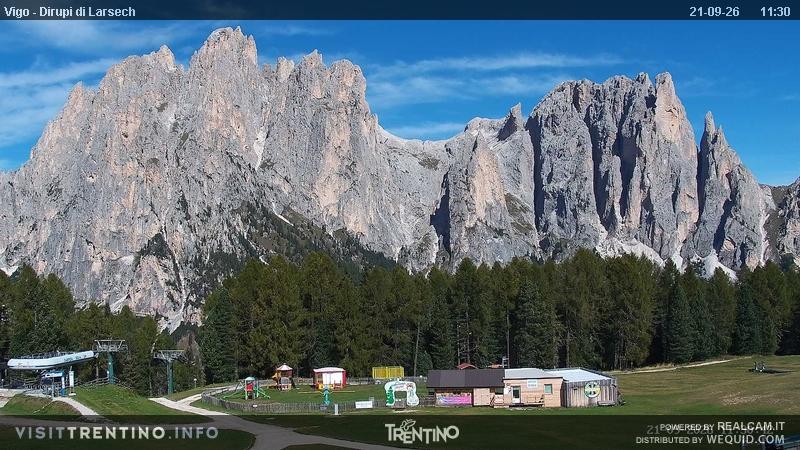 Archiv Foto Webcam Val di Fassa - Dirupi di Larséc