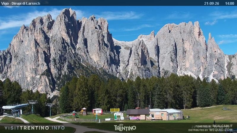 Archiv Foto Webcam Val di Fassa - Dirupi di Larséc