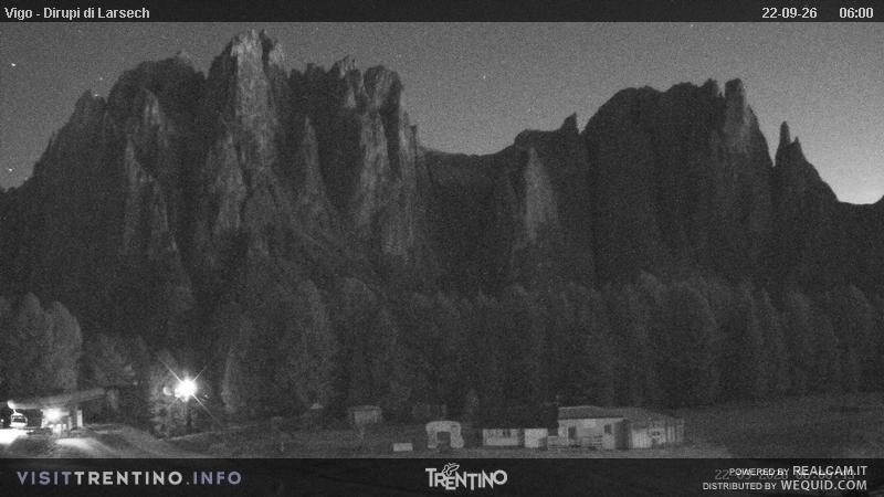 Archiv Foto Webcam Val di Fassa - Dirupi di Larséc