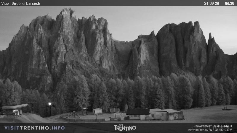 Archiv Foto Webcam Val di Fassa - Dirupi di Larséc