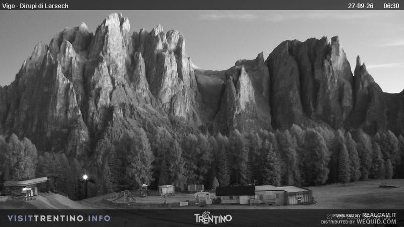 Archiv Foto Webcam Val di Fassa - Dirupi di Larséc