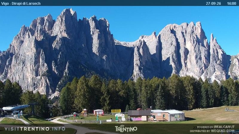 Archiv Foto Webcam Val di Fassa - Dirupi di Larséc