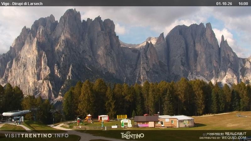 Archiv Foto Webcam Val di Fassa - Dirupi di Larséc