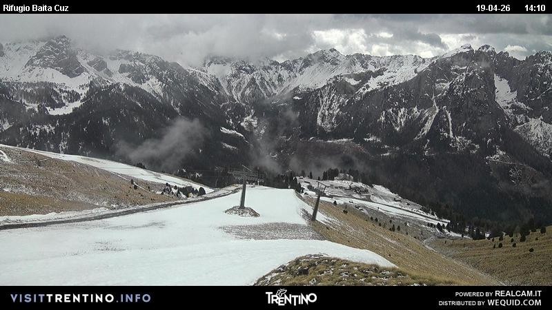 Archived image Webcam Fassatal - mountain hut Baita de Cruz