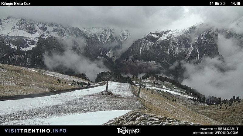 Archived image Webcam Fassatal - mountain hut Baita de Cruz