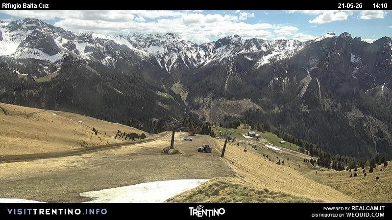Archived image Webcam Fassatal - mountain hut Baita de Cruz