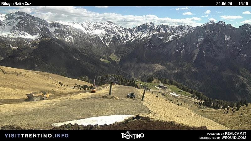 Archived image Webcam Fassatal - mountain hut Baita de Cruz